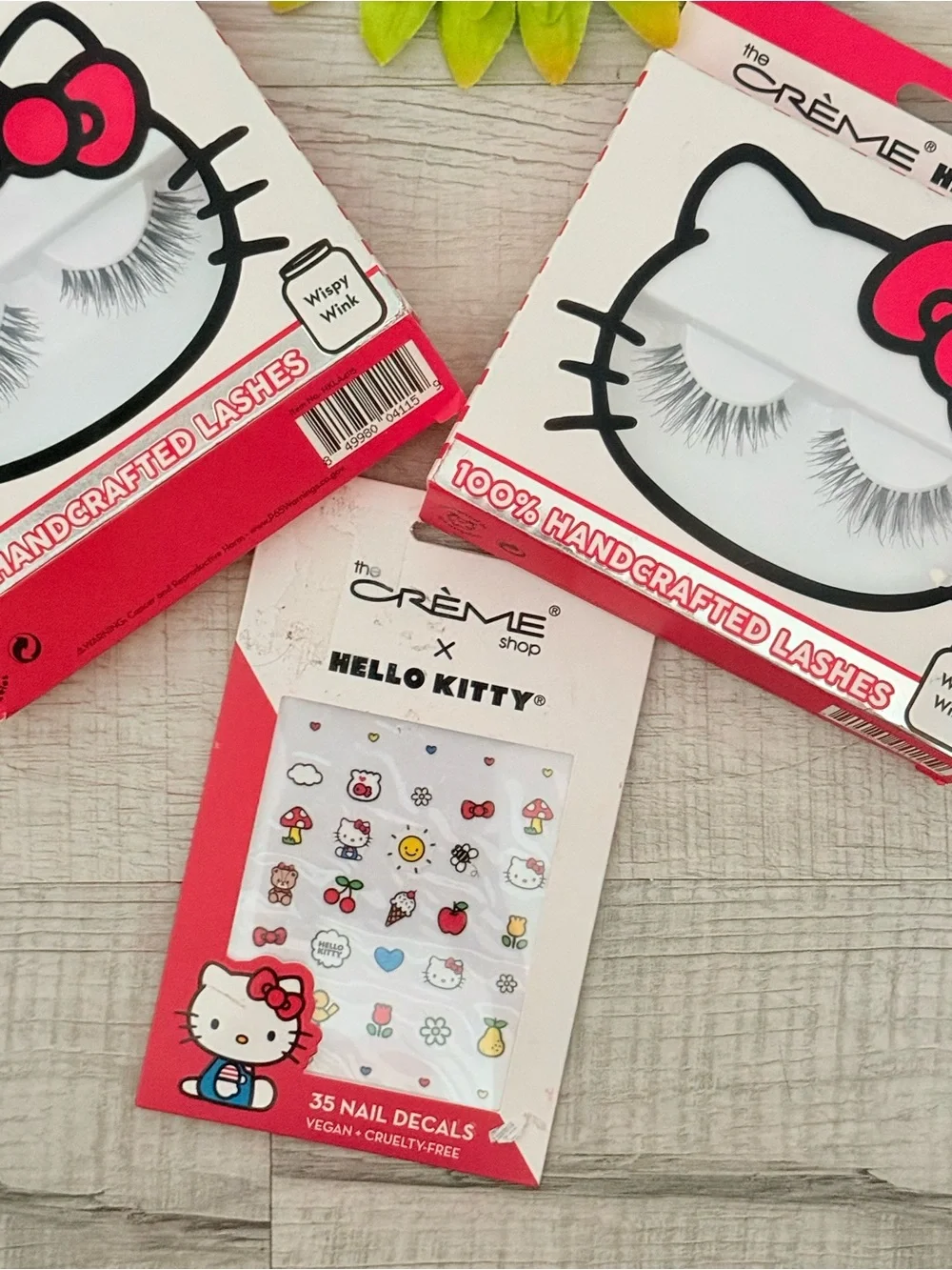 Hello Kitty False Lashes Set in White and Pink - Picture 2 of 3